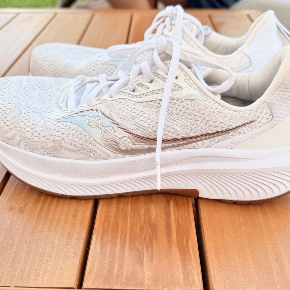 Saucony Echelon 9, Running Shoe Womens, White/Gum, Size 11 W